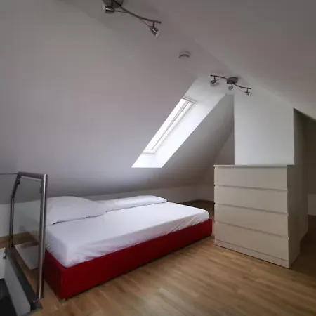 Moderne Landhaus-ferienwohnung Mit Balkon Kempen