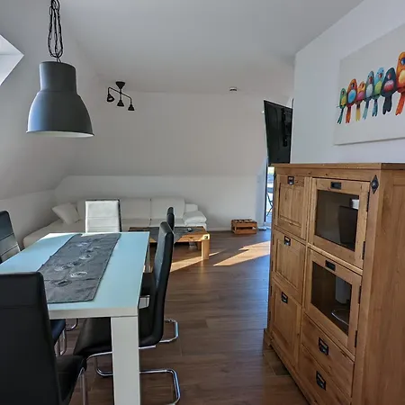 Moderne Landhaus-ferienwohnung Mit Balkon Kempen