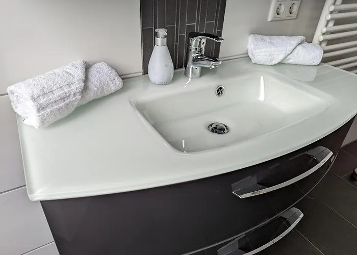 Moderne Landhaus-ferienwohnung Mit Balkon *